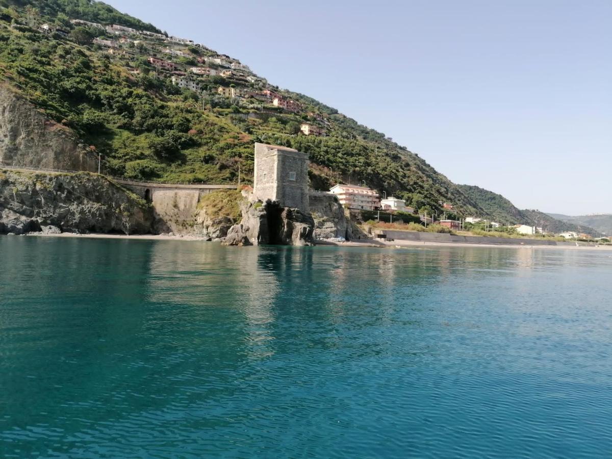"Appartamento Del Mare Gliaca" Con Vista Isole Eolie,Ampia Terrazza,Wifi E Parcheggio Privato Gratuito Пираино Экстерьер фото