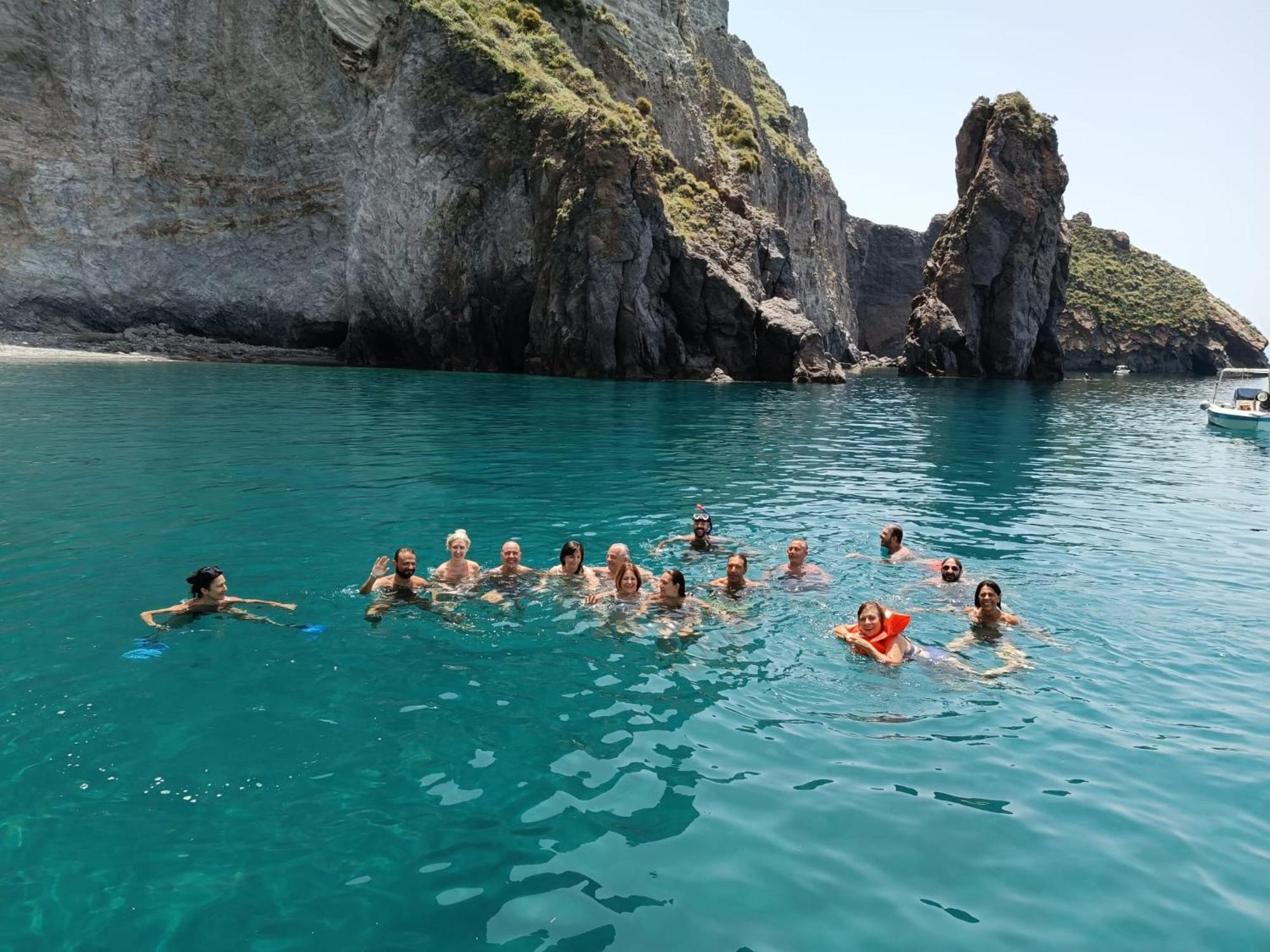 "Appartamento Del Mare Gliaca" Con Vista Isole Eolie,Ampia Terrazza,Wifi E Parcheggio Privato Gratuito Пираино Экстерьер фото